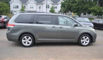 2012-toyota-sienna-le-7-passenger-auto-access-seat-4dr-mini-van-5