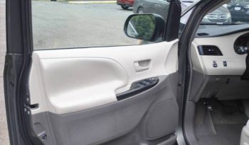 2012-toyota-sienna-le-7-passenger-auto-access-seat-4dr-mini-van-9