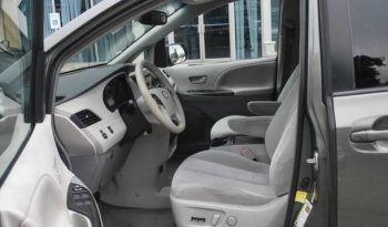 2012-toyota-sienna-le-8-passenger-4dr-mini-van-v6-12