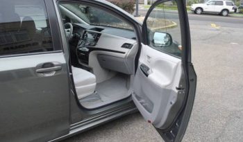 2012-toyota-sienna-le-8-passenger-4dr-mini-van-v6-16