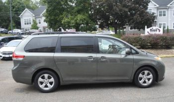 2012-toyota-sienna-le-8-passenger-4dr-mini-van-v6-7