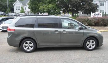 2012-toyota-sienna-le-8-passenger-4dr-mini-van-v6-8