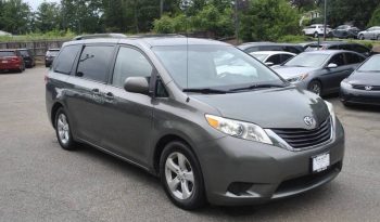 2012-toyota-sienna-le-8-passenger-4dr-mini-van-v6-9