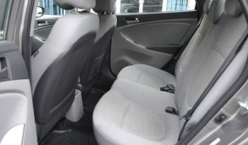 2017-hyundai-accent-se-4dr-sedan-6a-24