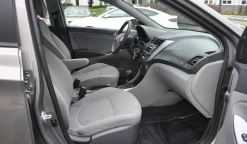 2017-hyundai-accent-se-4dr-sedan-6a-28