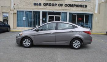 2017-hyundai-accent-se-4dr-sedan-6a-3