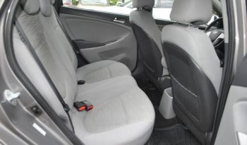 2017-hyundai-accent-se-4dr-sedan-6a-32 (1)