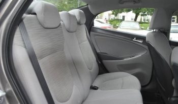 2017-hyundai-accent-se-4dr-sedan-6a-33 (1)
