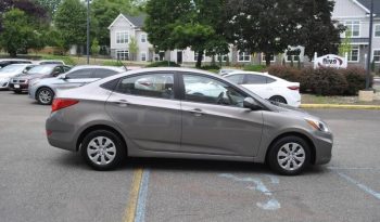 2017-hyundai-accent-se-4dr-sedan-6a-7