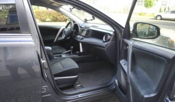 2017-toyota-rav4-le-awd-4dr-suv-16