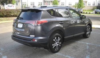 2017-toyota-rav4-le-awd-4dr-suv-6